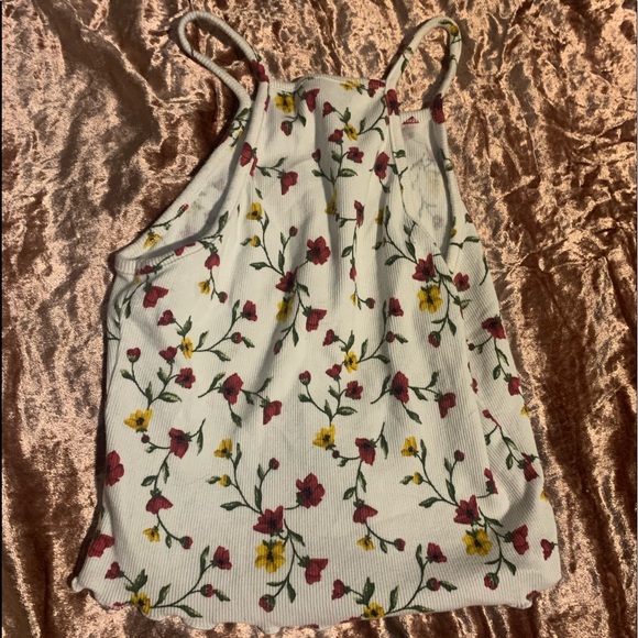 BEAUTIFUL FLORAL TOP - Picture 4 of 4